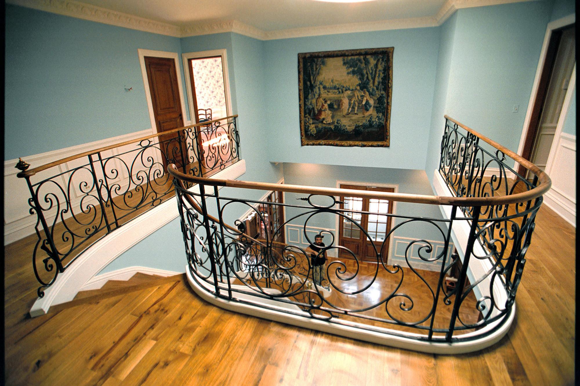 Rampe d'escaliers en fer forgé de style Louis XV